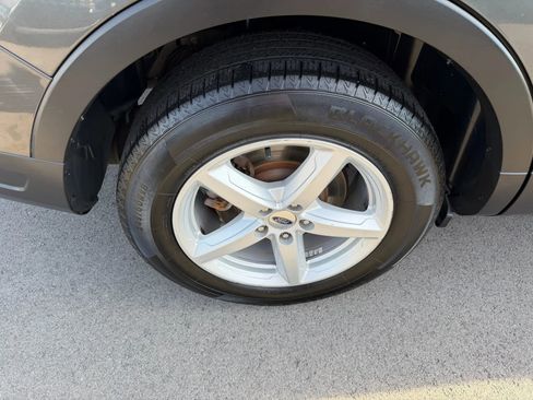 Used 2018 Ford Explorer XLT w/ Equipment Group 202A image 17