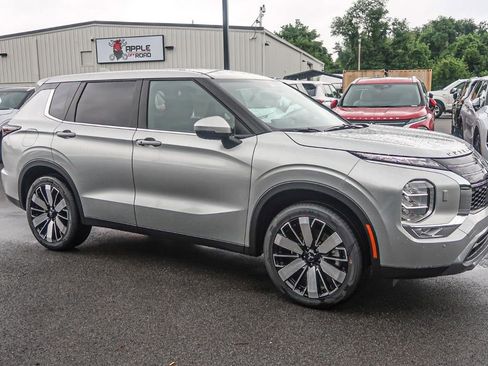 New 2025 Mitsubishi Outlander AWD image 8