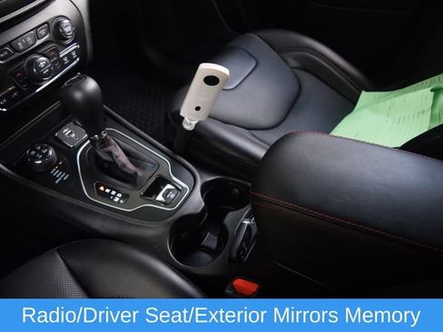 Used 2021 Jeep Cherokee Trailhawk w/ Technology Group AWD/4WD image 13