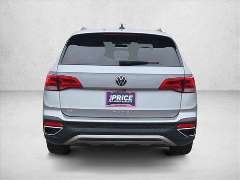 Used 2022 Volkswagen Taos SE FWD image 6