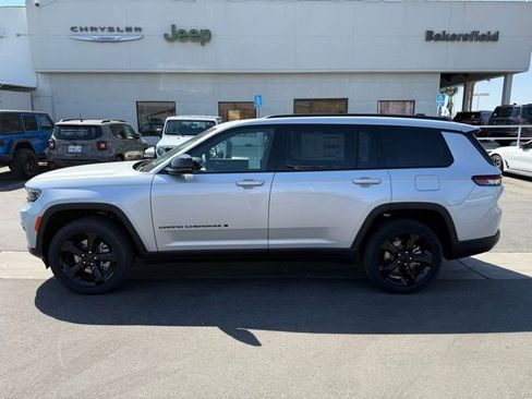 New 2025 Jeep Grand Cherokee L Altitude image 3