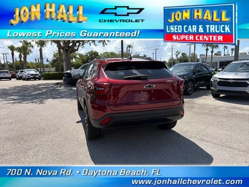Used 2025 Chevrolet Trax RS w/ Sunroof Package FWD image 7