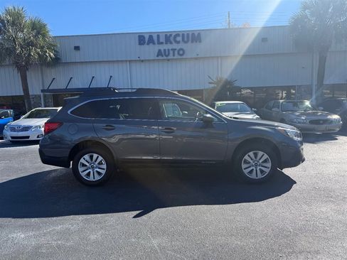 Used 2018 Subaru Outback 2.5i Premium image 1