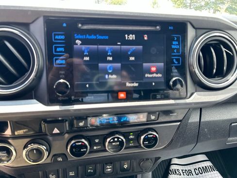 Used 2017 Toyota Tacoma TRD Off-Road AWD/4WD image 27