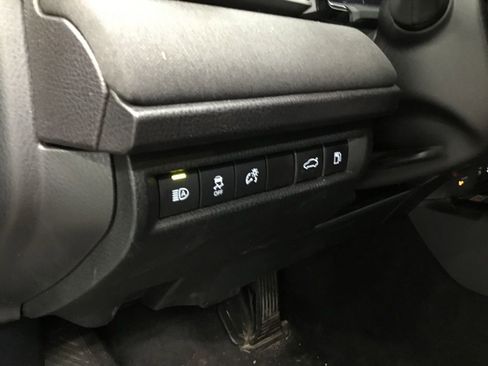 Used 2025 Toyota Camry SE FWD image 7