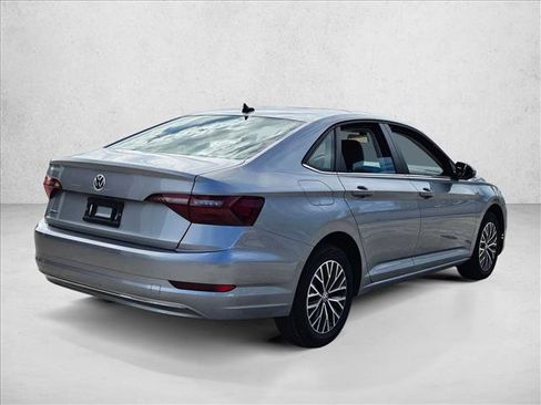 Used 2020 Volkswagen Jetta SE w/ SE Cold Weather Package image 5