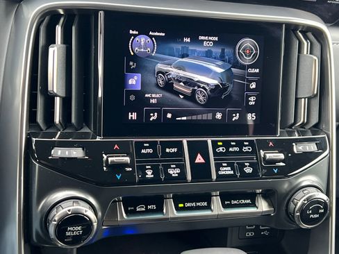 Used 2024 Lexus LX 600 4WD w/ Luxury Package image 20