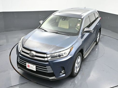 Certified 2019 Toyota Highlander Limited Platinum image 43