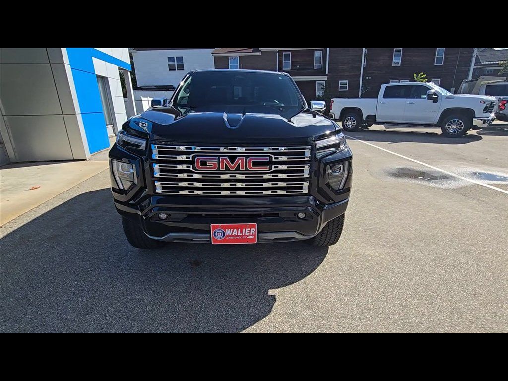 Used 2025 GMC Canyon Denali AWD/4WD image 3