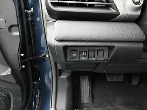 Used 2025 Subaru Outback Premium image 13