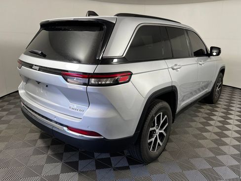 Used 2024 Jeep Grand Cherokee Limited RWD image 5