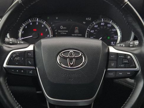 Used 2023 Toyota Highlander XLE FWD image 26