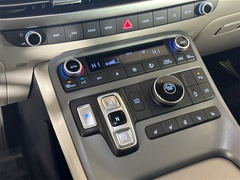 Used 2024 Hyundai Palisade Limited image 31