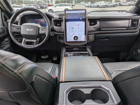 Used 2022 Ford Expedition Max Platinum image 16