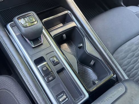 Used 2022 Nissan Pathfinder S FWD image 32