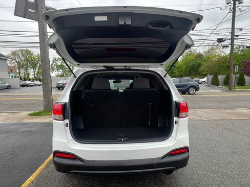 Used 2018 Kia Sorento LX image 9