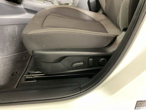 Used 2025 Subaru Crosstrek 2.0i Premium AWD/4WD image 23