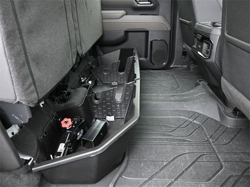 Used 2024 Chevrolet Silverado 2500 ZR2 w/ Technology Package image 12