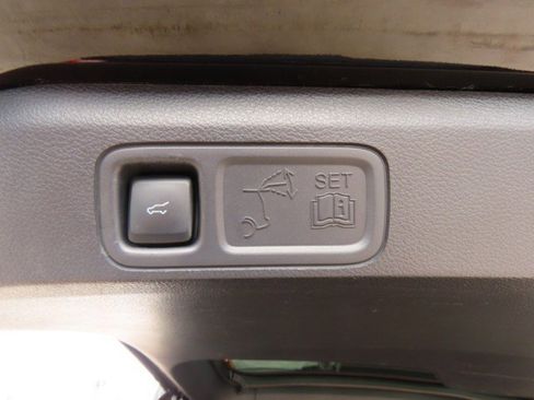 Used 2022 Ford Expedition Max XLT image 13