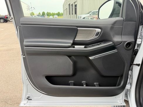 Used 2025 Ford Expedition Platinum AWD/4WD image 9