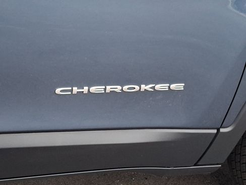 Used 2021 Jeep Cherokee Latitude Lux w/ Sun & Sound Group AWD/4WD image 31