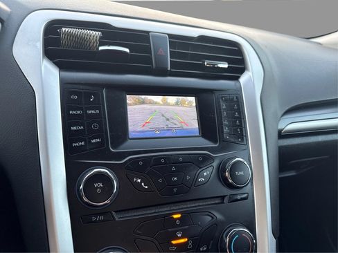 Used 2015 Ford Fusion SE FWD image 25