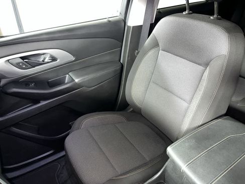 Used 2021 Chevrolet Traverse LT image 26