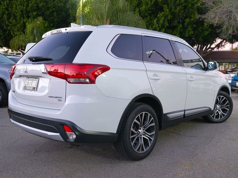 Used 2017 Mitsubishi Outlander SEL image 6