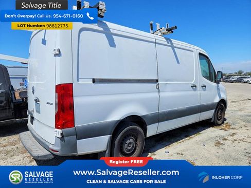 Used 2021 Mercedes-Benz Sprinter 2500 image 4
