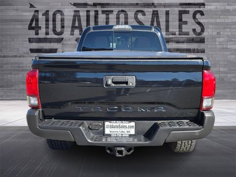 Used 2015 Toyota Tacoma 4x4 Double Cab w/ TRD Sport Package image 4