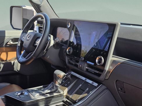 Certified 2024 Lexus GX 550 w/ Accessory Package (Z1) image 13