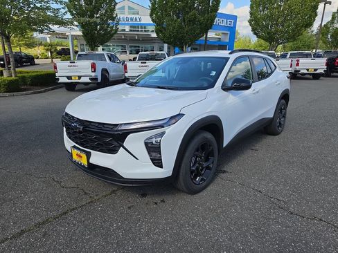 New 2026 Chevrolet Trax LT w/ Driver Confidence Package FWD image 1