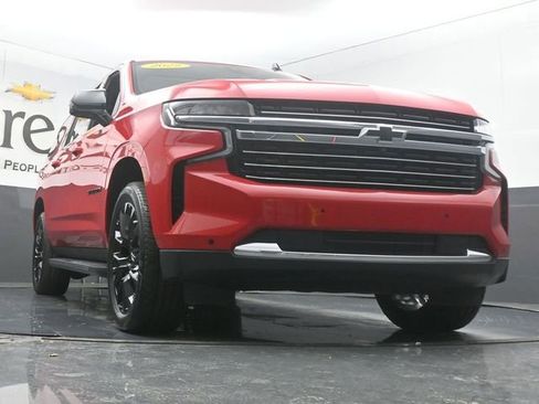 Used 2022 Chevrolet Suburban LT w/ LT Signature Plus Package image 3