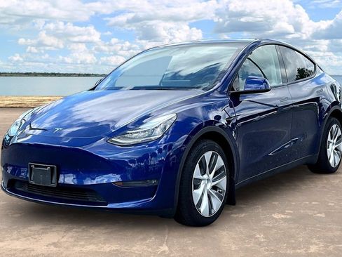 Used 2023 Tesla Model Y Long Range AWD/4WD image 1