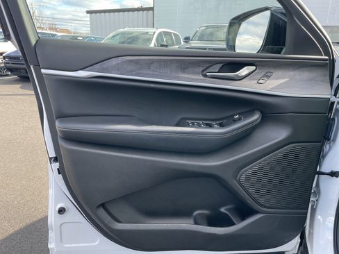 Certified 2023 Jeep Grand Cherokee Limited image 38