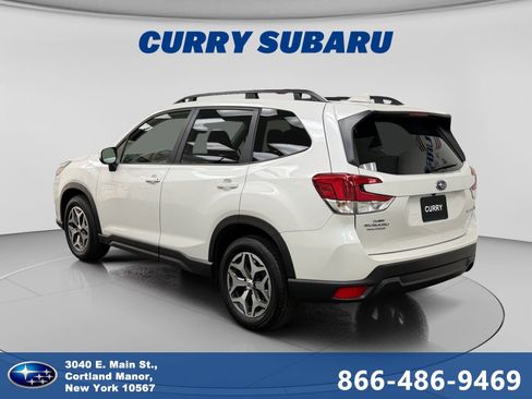 Used 2023 Subaru Forester Premium AWD/4WD image 3