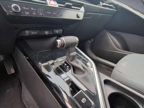 Used 2025 Kia Niro LX FWD image 19