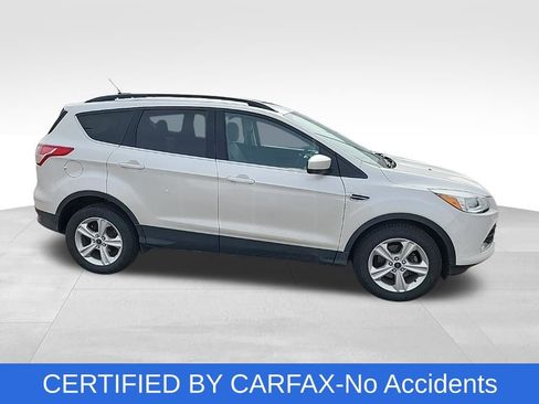 Used 2016 Ford Escape SE w/ Equipment Group 201A image 2