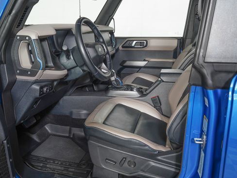 Used 2023 Ford Bronco Wildtrak image 13