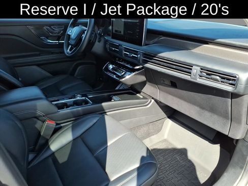 Used 2024 Lincoln Corsair Reserve w/ Jet Appearance Package image 12