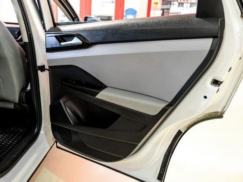 Used 2023 Volkswagen Taos SE w/ Panoramic Sunroof Package image 41