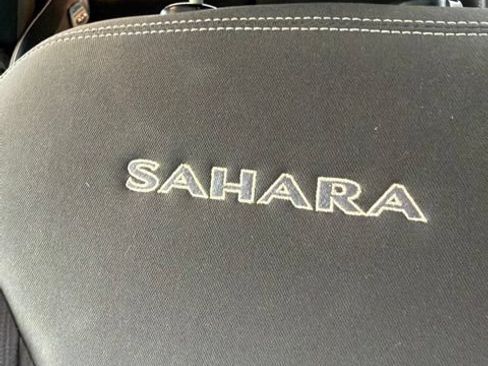 Used 2018 Jeep Wrangler Unlimited Sahara AWD/4WD image 13