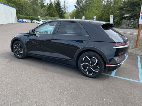 Used 2024 Hyundai Ioniq 5 SEL RWD image 3