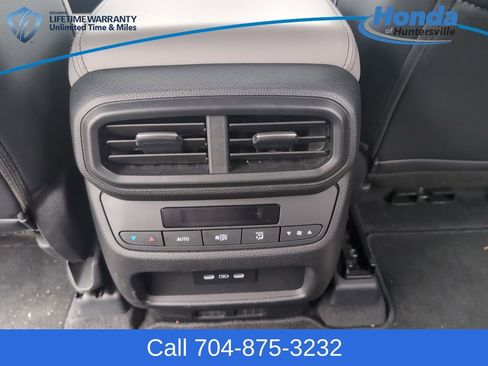 Used 2025 Honda Pilot EX-L image 21