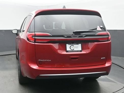 New 2027 Chrysler Pacifica Select w/ Family Tech Group AWD/4WD image 5