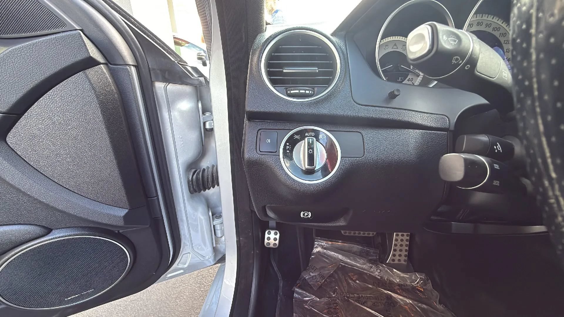 Used 2013 Mercedes-Benz C 350 Sport image 25