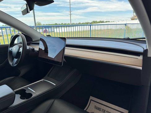 Used 2022 Tesla Model Y Long Range AWD/4WD image 12