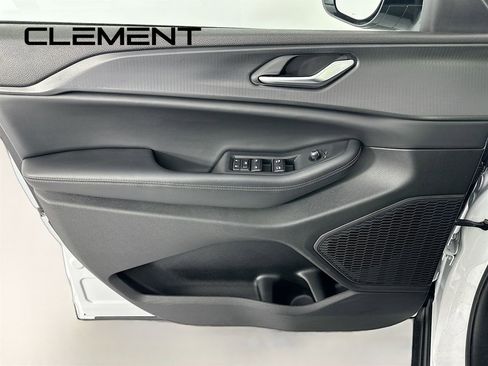 Used 2023 Jeep Grand Cherokee L Laredo image 28