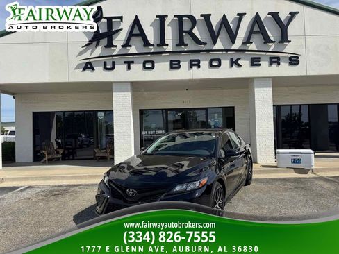 Used 2024 Toyota Camry SE image 1
