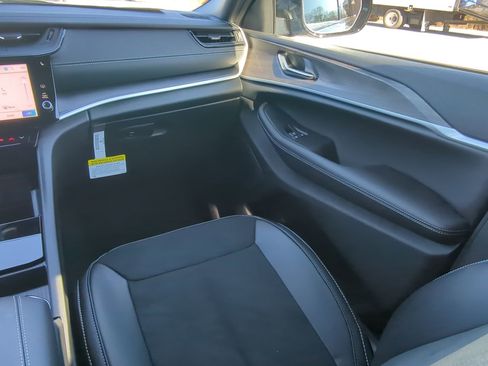 New 2026 Jeep Grand Cherokee Altitude image 15